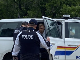 【蜗牛棋牌】加拿大右翼政党领导人因违反公共安全法规被捕