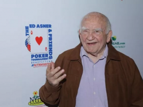 【蜗牛棋牌】扑克爱好玩家Ed Asner 去世, 享年 91 岁!