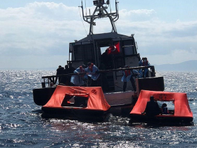 【蜗牛棋牌】63名非法移民在土耳其伊兹密尔海域获救