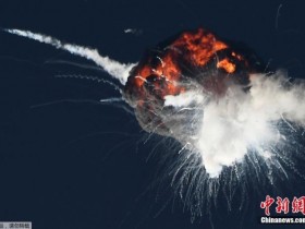 【蜗牛棋牌】美航天公司火箭首飞爆炸 在空中炸成一团火球(图)
