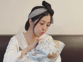 【蜗牛棋牌】李亮瑾产后40天铲肉12公斤 嫩儿喷张峰奇满脸尿