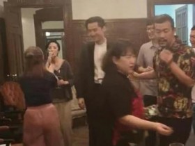 【蜗牛棋牌】桂纶镁女神形象破灭?烟不离手与男友人狂野跳舞