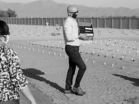 【蜗牛棋牌】美媒:美国“孤独葬礼”背后的破碎家庭