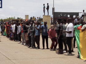 【蜗牛棋牌】几内亚前总理:将与军方就几未来发展展开讨论