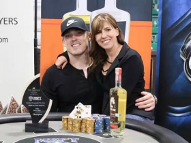 【蜗牛棋牌】Alex Foxen夫妇一边抵制WSOP 一边利用其为自己牟利!