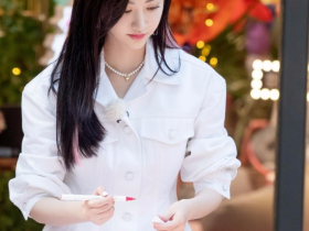 【蜗牛棋牌】景甜林允发起女性共创摄影展 《姐妹们的奇幻沙龙》做客姐妹暖心回归