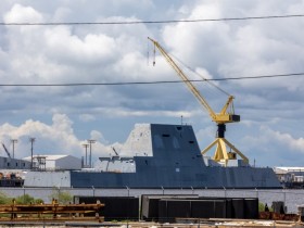 【蜗牛棋牌】美“朱姆沃尔特”级驱逐舰计划明年改装高超导弹