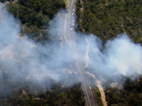 【蜗牛棋牌】澳大利亚一飞机坠毁后引发丛林大火 机上2人死亡