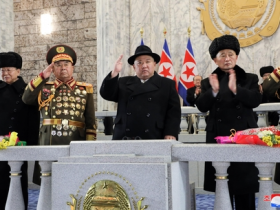 【蜗牛棋牌】韩媒：朝鲜新型武器亮相75周年阅兵仪式