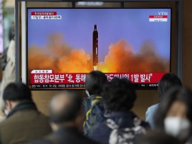 【蜗牛棋牌】朝鲜成功试射使用固体燃料的弹道导弹，金正恩指导