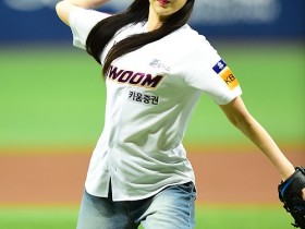 【蜗牛棋牌】韩国女团Rocket Punch成员金秀润担任棒球比赛开球嘉宾