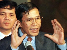 【蜗牛棋牌】执政近40年，洪森见证柬埔寨历史