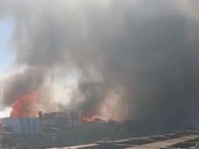【蜗牛棋牌】外媒：俄黑海新罗西斯克石油码头发生大火