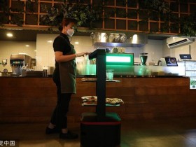 【蜗牛棋牌】外媒：韩国餐饮服务机器人，七成由中国制造