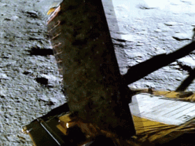 【蜗牛棋牌】“开始月面行走”，印度发布月球车驶离着陆器影像