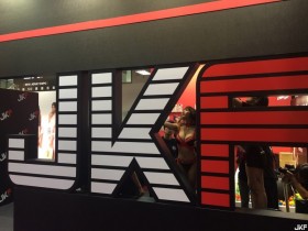 【蜗牛棋牌】【JKF X 2016 Adult Expo】南梨央奈也來JKF獻簽名　大紅兔女郎裝好亮眼