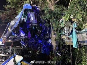【蜗牛棋牌】泰国一旅游大巴发生车祸 致14死35伤