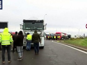 【蜗牛棋牌】一名乌克兰卡车司机在波乌边境等待过境时死亡