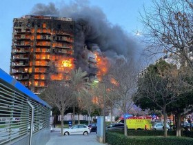 【蜗牛棋牌】西班牙瓦伦西亚一住宅楼发生火灾 伤亡不明
