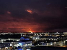 【蜗牛棋牌】冰岛雷克雅内斯半岛火山喷发
