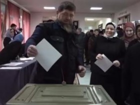 【蜗牛棋牌】俄媒：车臣领导人卡德罗夫携家人参加俄总统选举投票
