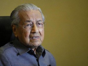 【蜗牛棋牌】马来西亚前总理马哈蒂尔接受反贪污委员会调查