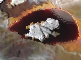 【蜗牛棋牌】探测器传回“饱受木星折磨的卫星”表面图像：熔浆湖在翻腾，还有一座“尖塔山”