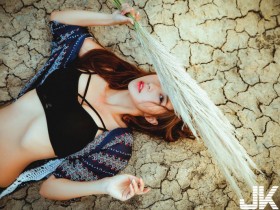 【蜗牛棋牌】芒草94要配美女!美胸正妹「²羽晴」秋季河岸的唯美誘惑!