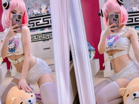 【蜗牛棋牌】戰力輸出!正妹Coser性感三連拍 「膚白貌美長美腿」擄獲網友身心