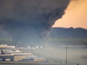 【蜗牛棋牌】美货机坠毁细节披露:飞机起飞时左翼起火 引擎脱落