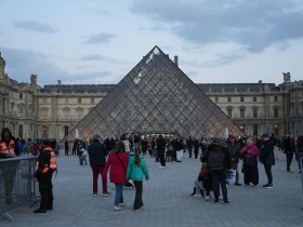 【蜗牛棋牌】马克龙:对侦破卢浮宫盗窃案充满信心 将彻底重塑安保