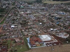 【蜗牛棋牌】巴西巴拉那州遭龙卷风袭击 已致超840人死伤