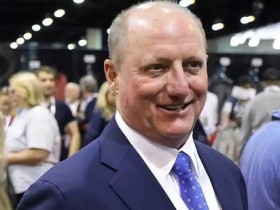 【蜗牛棋牌】“钦定”的接班人,年薪1.2亿,什么来头?