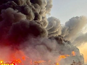 【蜗牛棋牌】美国得州一退役发电厂发生大火 浓烟弥漫多地