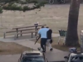 【蜗牛棋牌】悉尼枪案已致12死29伤!男子勇夺一歹徒枪支,“很多人活下来全靠他”,一嫌疑人身份披露