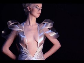 【蜗牛棋牌】工口「透明衣」問世,妹子一激動裙子就會消失!