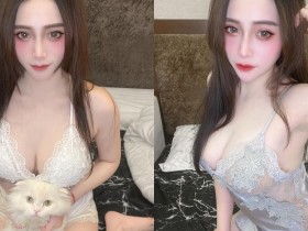 【蜗牛棋牌】巨乳小隻馬「Vina 唯娜」居家睡衣太惹火,透膚蕾絲挺「E罩杯雪乳」!