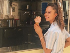 【蜗牛棋牌】消暑聖品!「冰淇淋女孩」回眸一笑融化千萬網友 果然是甜入心坎裡