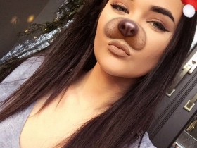 【蜗牛棋牌】比主角更搶戲,她把「性感自拍照」一上傳就成為熱搜關鍵字的理由竟然是?!