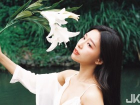 【蜗牛棋牌】火辣的純白誘惑!正妹高材生「張芳瑜」野溪玩耍,「渾圓嫩乳」溢出好性感