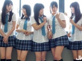 【蜗牛棋牌】日本女高中生崩壞實錄 她們在大頭貼機裡都在露小褲褲啊!