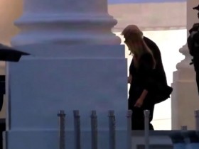 【蜗牛棋牌】特朗普详述白宫记协晚宴枪击案:枪声响起时,他一度不愿撤离现场,“并不担心,想看看发生了什么”