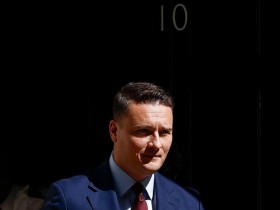 【蜗牛棋牌】英国卫生大臣辞职并发长信表达失望,或开启党首之争,斯塔默面临挑战