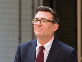 【蜗牛棋牌】英媒:伯纳姆今日接任英国首相,多个议题亟待处理