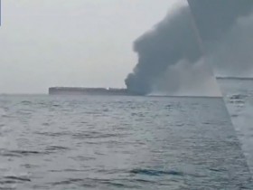 【蜗牛棋牌】霍尔木兹大消息,多艘油轮爆炸起火,现场画面曝光!美军:已迫使7艘商船改道,1艘失去航行能力!