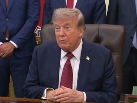 【蜗牛棋牌】特朗普称美方正与伊朗谈判 不排除加大军事打击