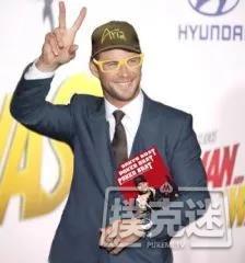 回应？Chris Hemsworth以Phil Hellmuth的装扮出席电影首映礼！