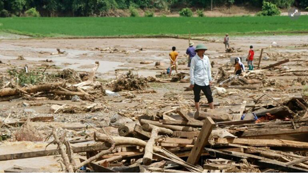 越南因台风过境引发暴雨和泥石流 造成19人死亡
