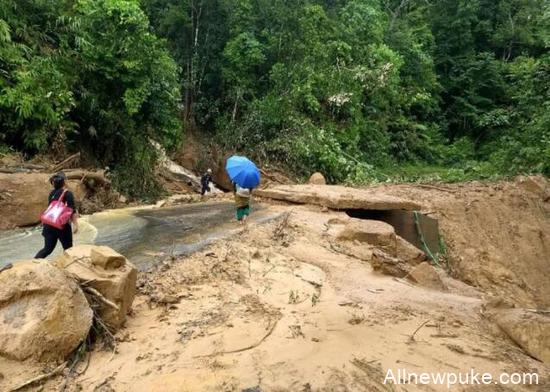 印度雨季引发洪水和泥石流 已致15人死