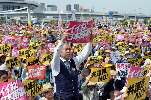 安倍修宪机会之窗正关闭：民众强烈反对军事扩张